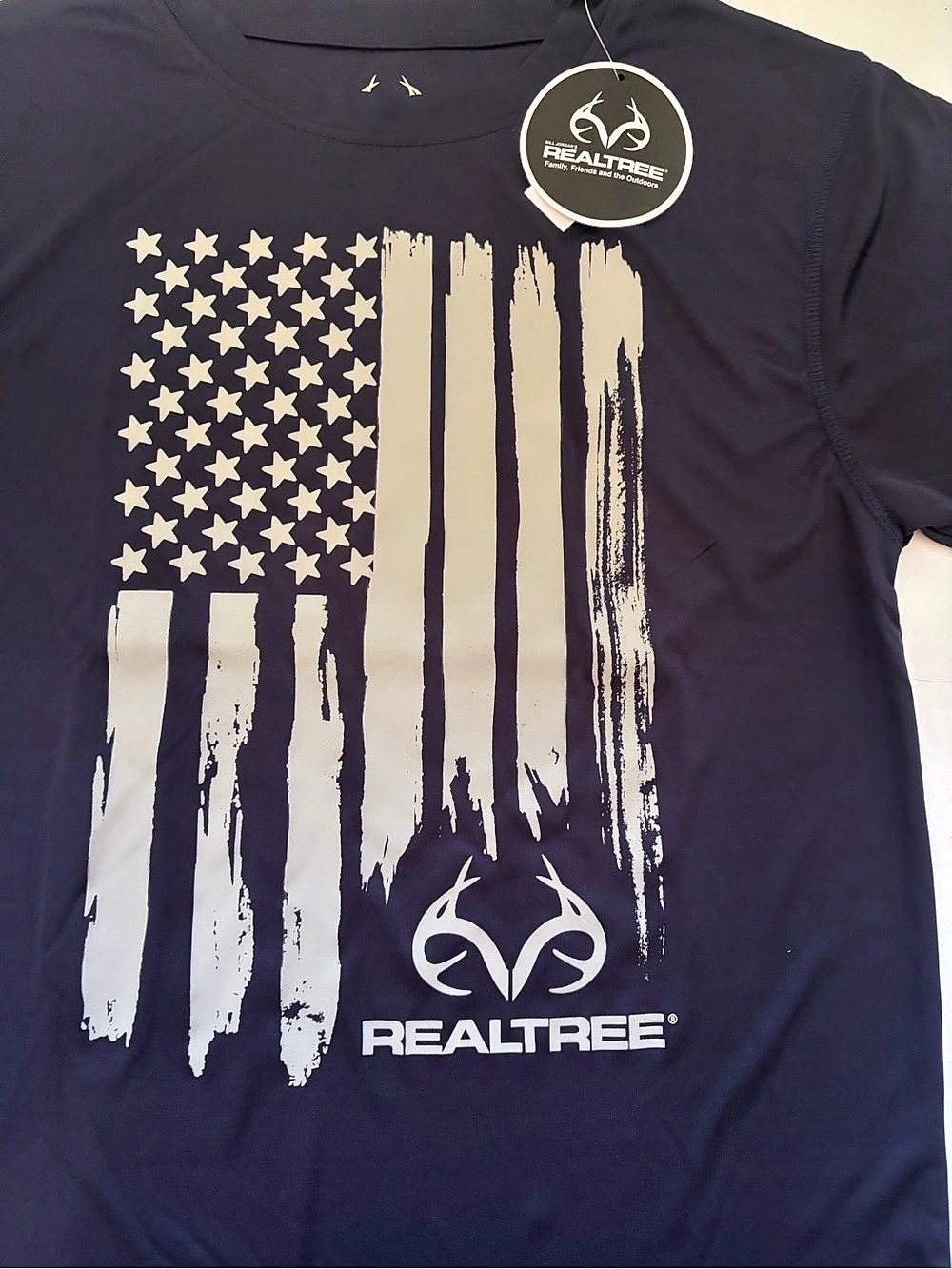 Realtree Men's Black & White Graphic Tee Size Medium NWT